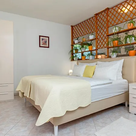 Studio Apartment Oliva Апартаменты *