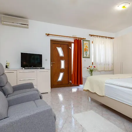 Lägenhet Studio Apartment Oliva Pula